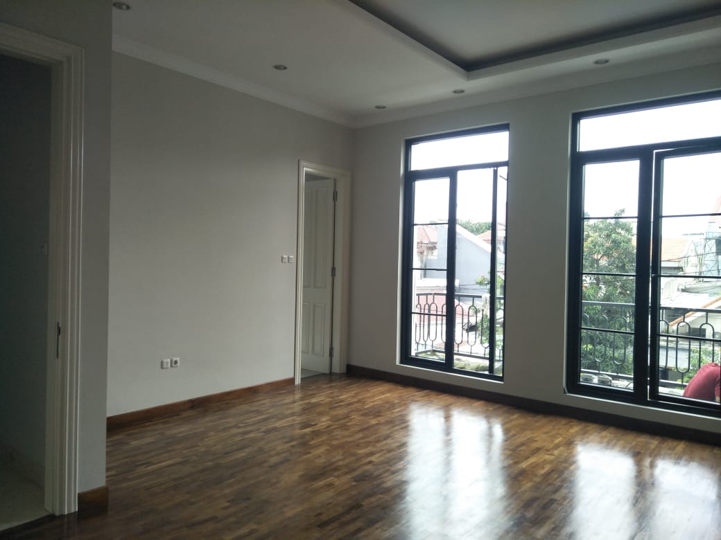 Rumah Baru Dekat Pakubuwono, Fisik 200 M2, Jalan Lebar, Tenang, Langka