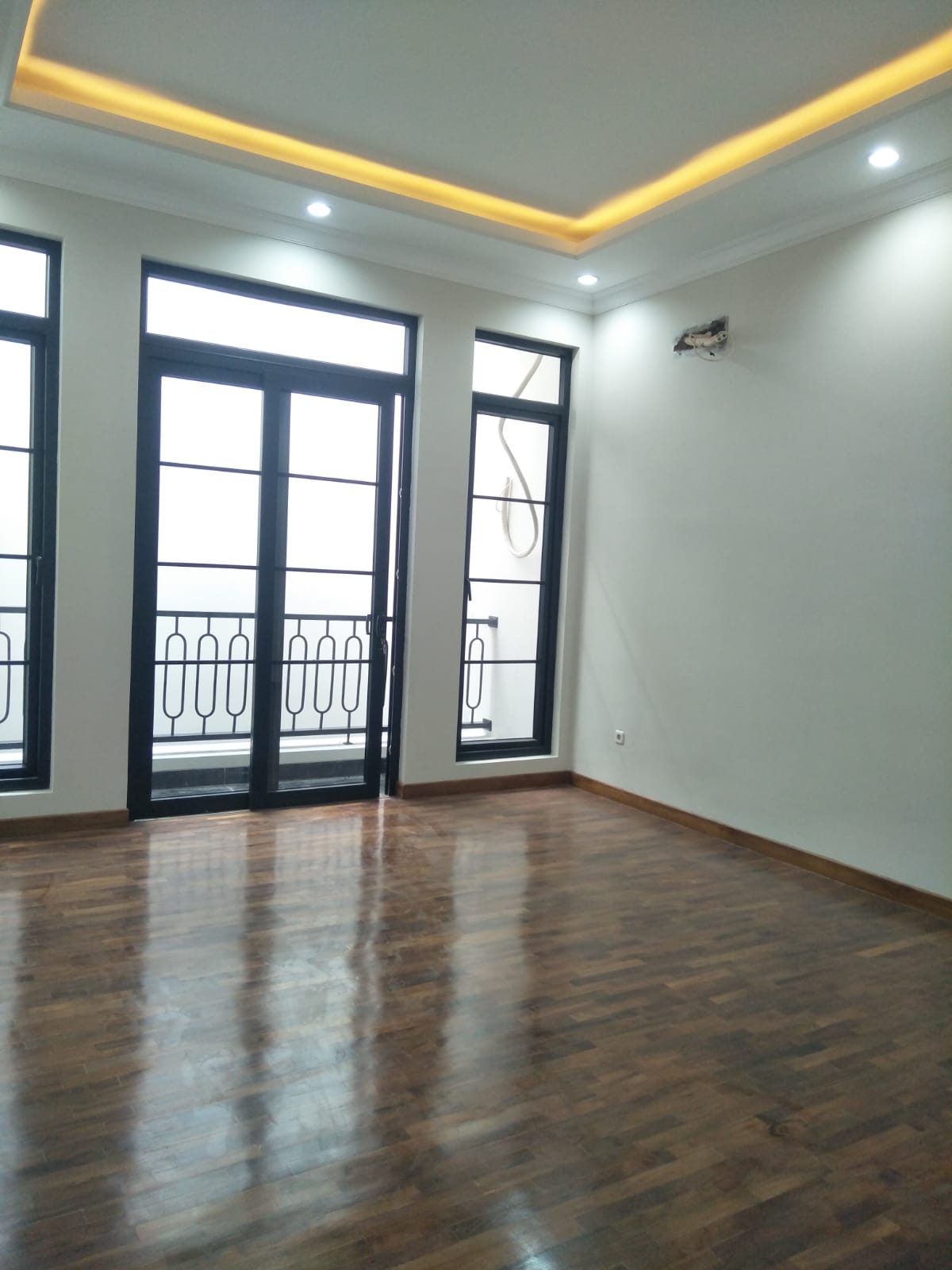 Rumah Baru Dekat Pakubuwono, Fisik 200 M2, Jalan Lebar, Tenang, Langka