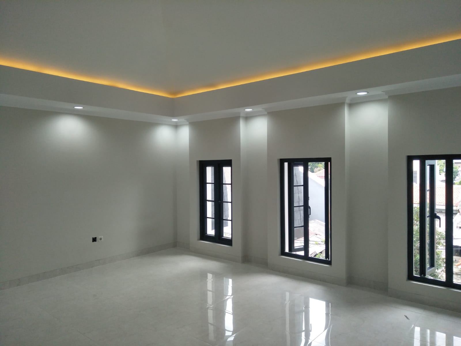 Rumah Baru Dekat Pakubuwono, Fisik 200 M2, Jalan Lebar, Tenang, Langka