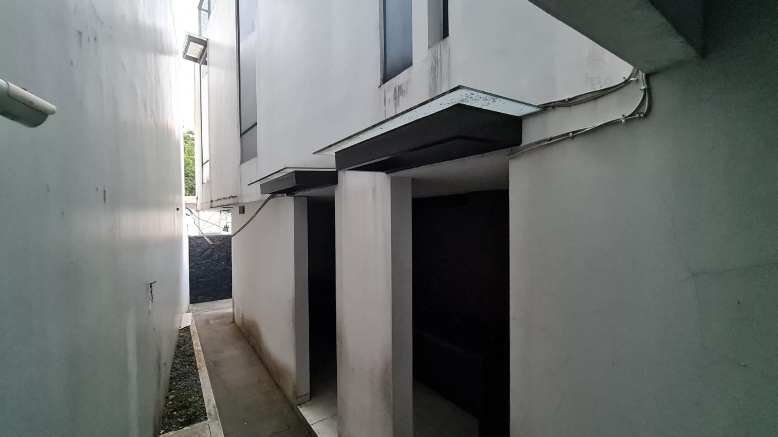Jual Rumah Kebayoran Baru - Area Dempo Pakubuwono, 3 lantai, depan taman, Area Tenang