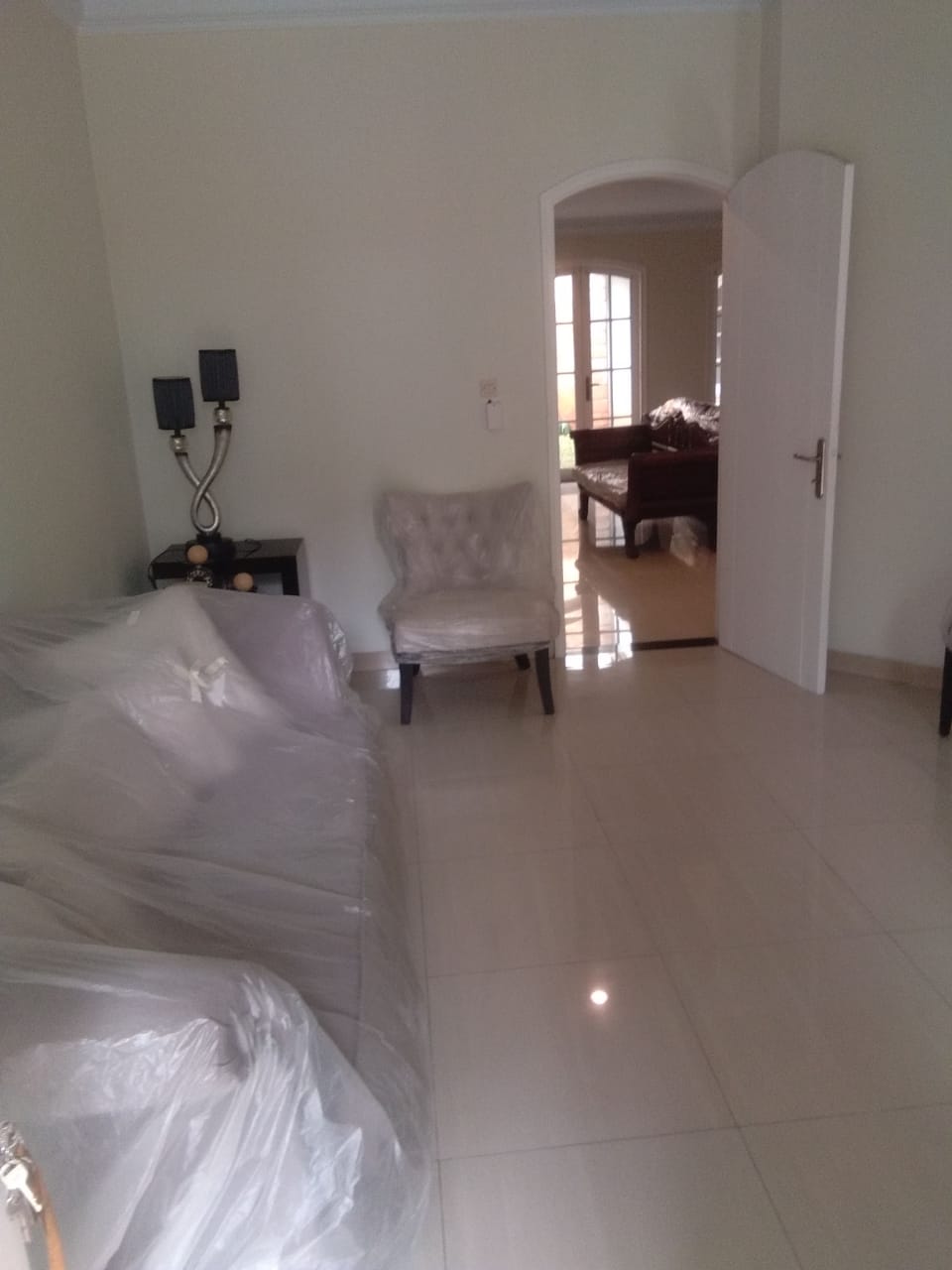 Rumah 2 Lantai Siap Huni - Dekat ke Senayan City, Area Tenang