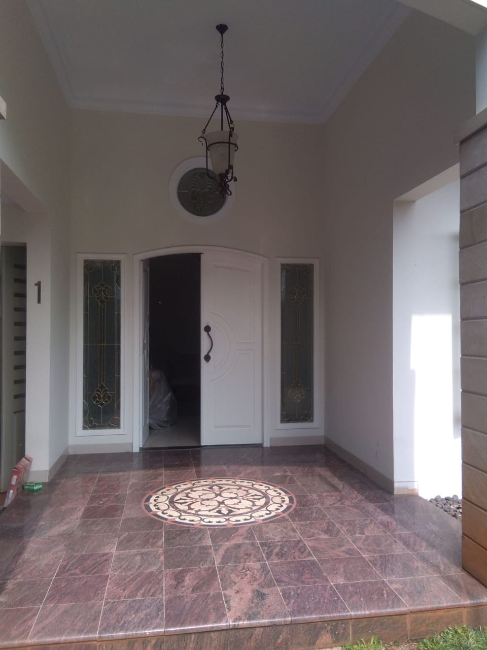Rumah 2 Lantai Siap Huni - Dekat ke Senayan City, Area Tenang