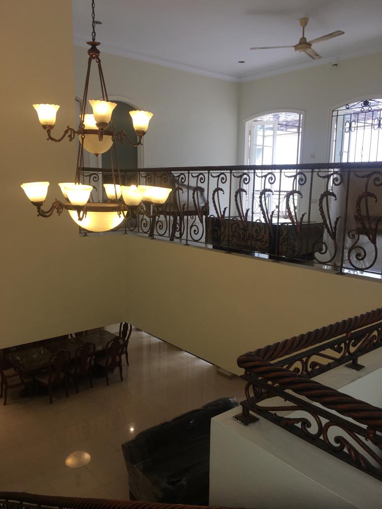 Rumah 2 Lantai Siap Huni - Dekat ke Senayan City, Area Tenang