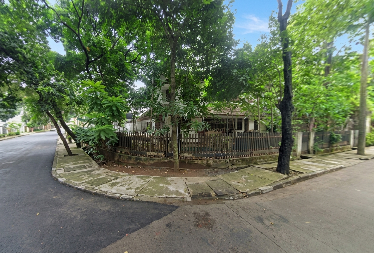 Rumah Huk, Depan Taman, Dekat Blok M, Gandaria, Lokasi Bagus, Cocok Kantor