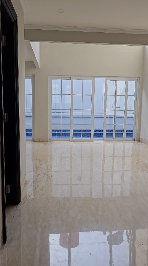 Rumah Mewah 3 Lantai Dijual di Kebayoran Baru – Kolam Renang dan Lift Pribadi