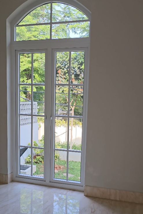 Rumah Mewah 3 Lantai Dijual di Kebayoran Baru – Kolam Renang dan Lift Pribadi