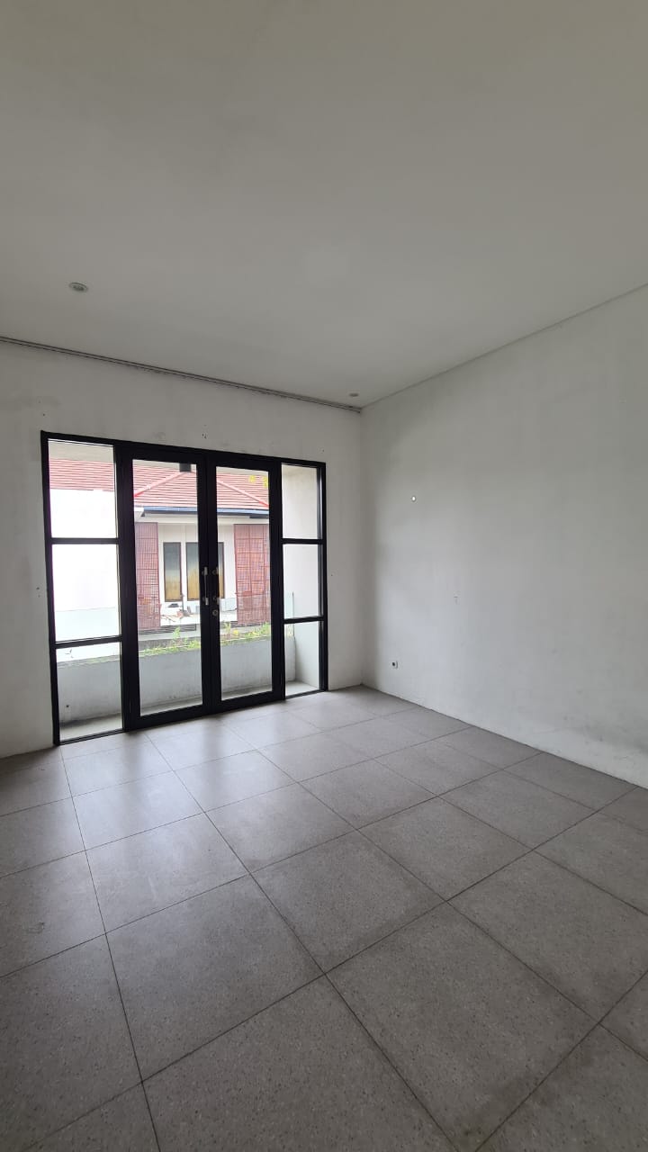 Rumah Minimalis Lux Pool Dekat ke Mal Pondok Indah dan Blok M Plaza Kebayoran Baru, Area Tenang