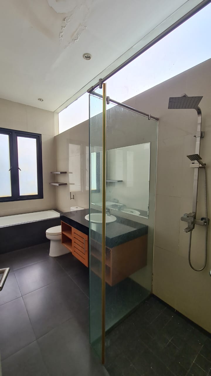 Rumah Minimalis Lux Pool Dekat ke Mal Pondok Indah dan Blok M Plaza Kebayoran Baru, Area Tenang