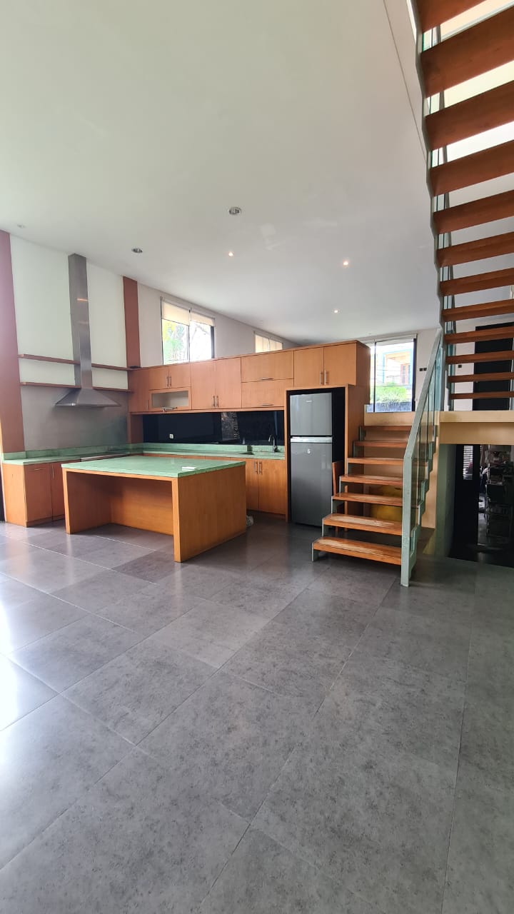 Rumah Minimalis Lux Pool Dekat ke Mal Pondok Indah dan Blok M Plaza Kebayoran Baru, Area Tenang