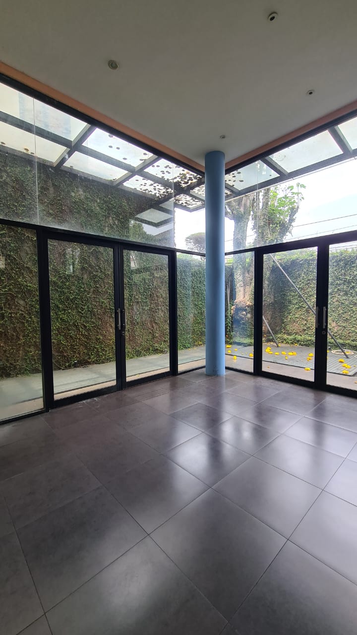 Rumah Minimalis Lux Pool Dekat ke Mal Pondok Indah dan Blok M Plaza Kebayoran Baru, Area Tenang