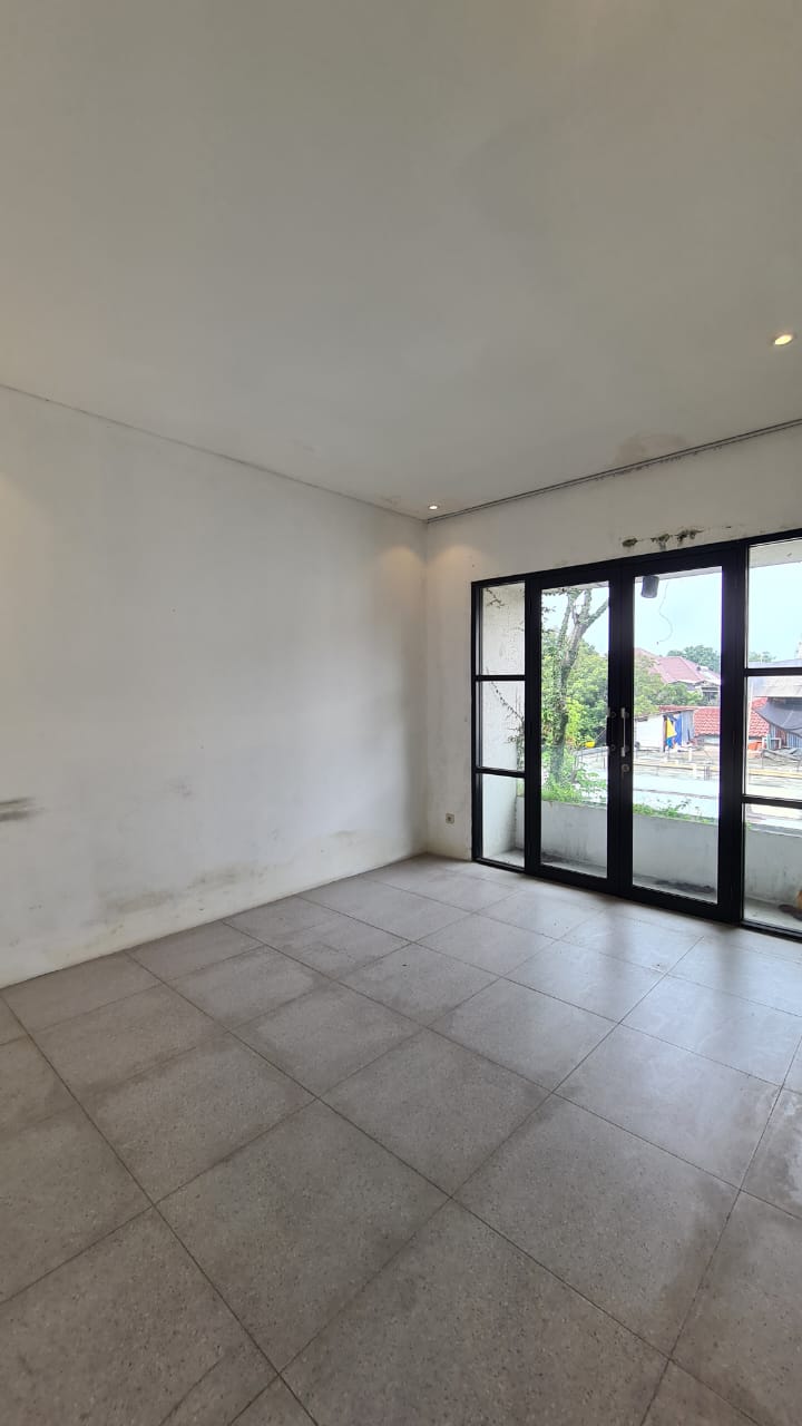 Rumah Minimalis Lux Pool Dekat ke Mal Pondok Indah dan Blok M Plaza Kebayoran Baru, Area Tenang