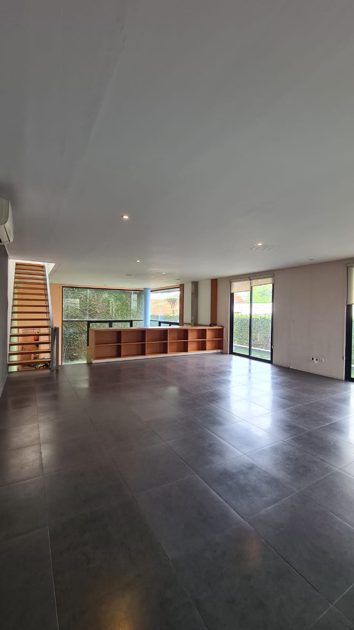 Rumah Minimalis Lux Pool Dekat ke Mal Pondok Indah dan Blok M Plaza Kebayoran Baru, Area Tenang