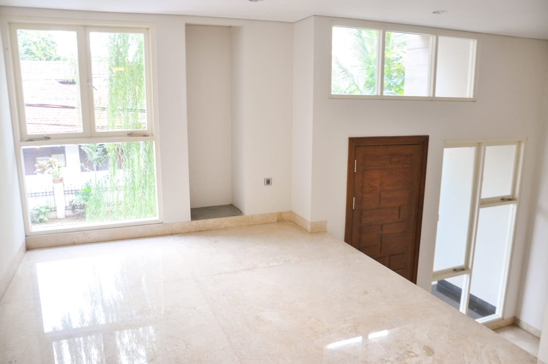 Rumah Siap Huni Di Area Kebayoran Baru, Dekat Gandaria City, Blok M, Akses Mudah