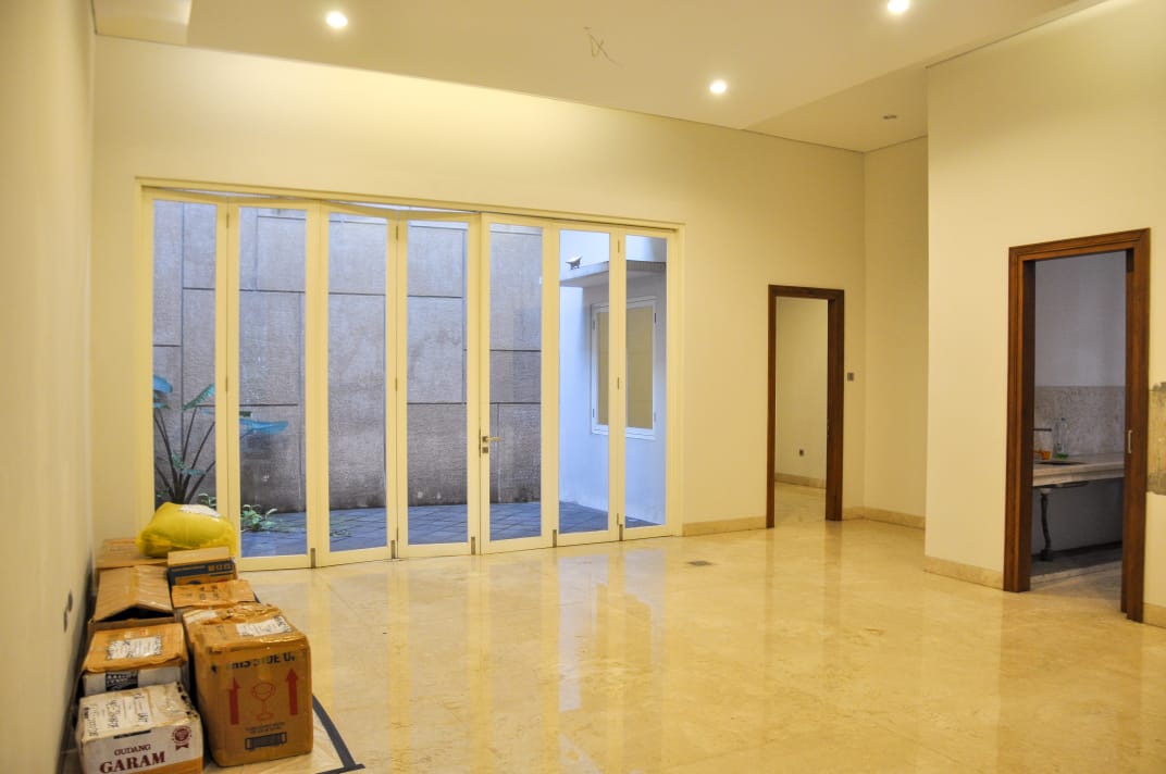 Rumah Siap Huni Di Area Kebayoran Baru, Dekat Gandaria City, Blok M, Akses Mudah