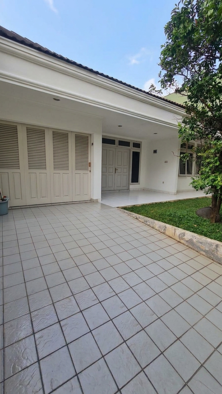 Rumah 2 Lantai di Panglima Polim, Lokasi Staretgis, Akses Dekat ke MRT, SHM, Siap Huni