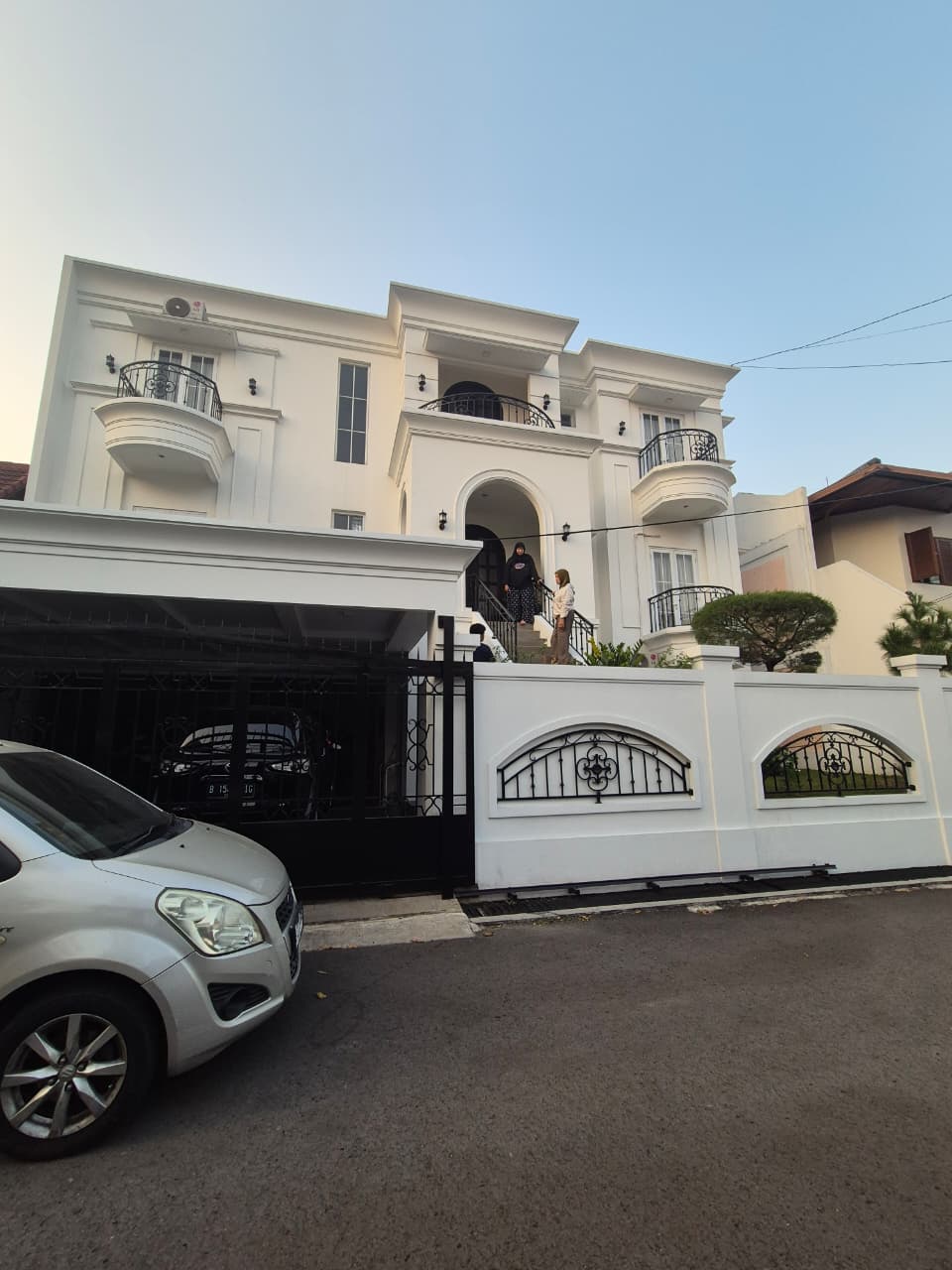 Dijual Rumah Mewah 2 Lantai Ada Kolam Renang di Kalibata Jakarta Selatan (LT 340m²)