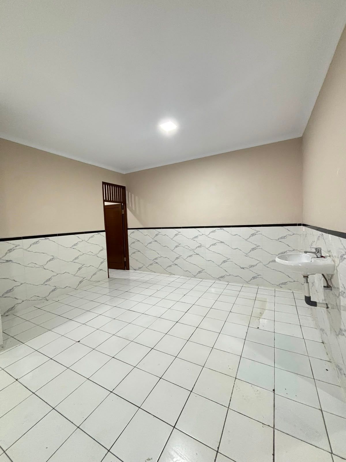 Dijual Cepat Rumah Minimalis Renovasi Total di Kedoya Selatan, Jakbar