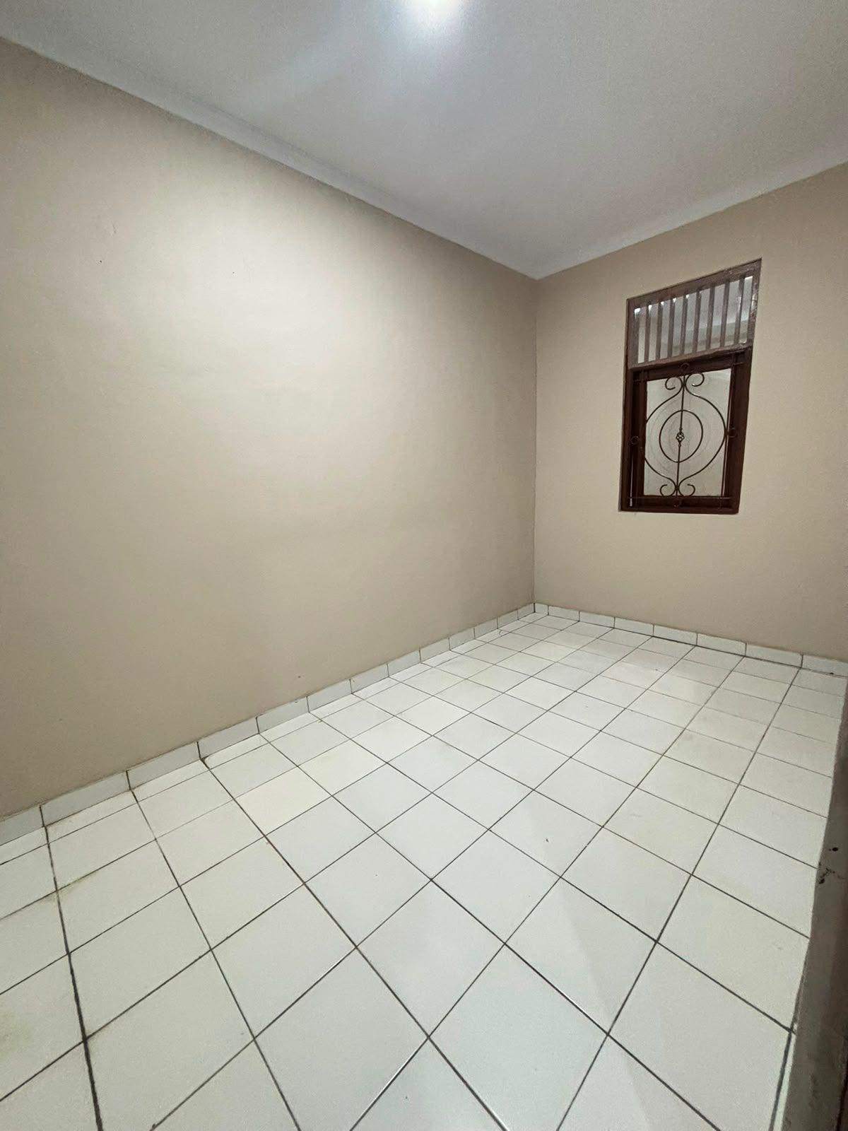Dijual Cepat Rumah Minimalis Renovasi Total di Kedoya Selatan, Jakbar