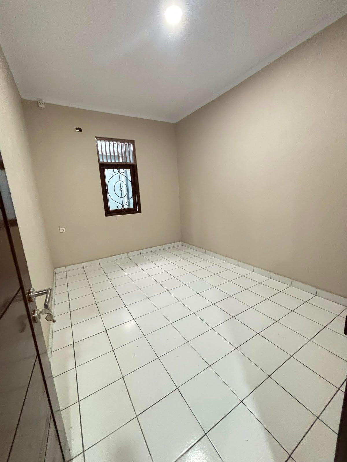 Dijual Cepat Rumah Minimalis Renovasi Total di Kedoya Selatan, Jakbar