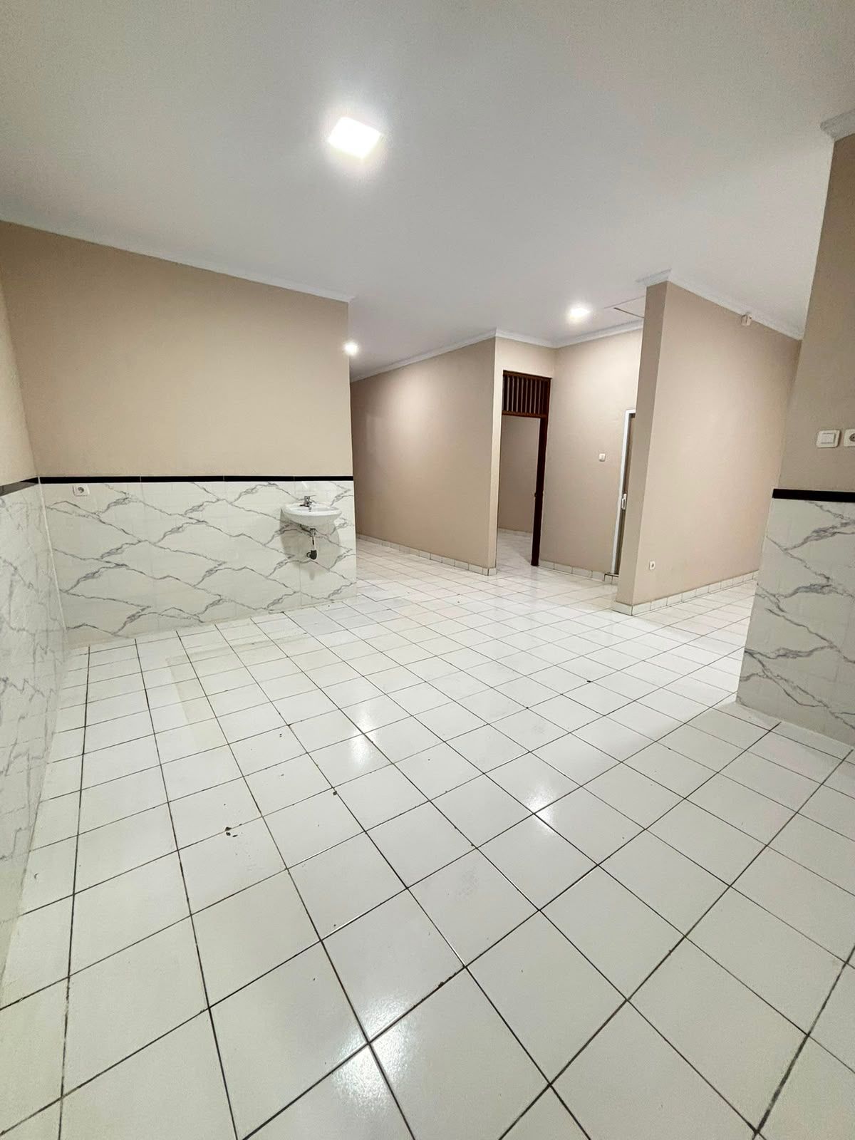 Dijual Cepat Rumah Minimalis Renovasi Total di Kedoya Selatan, Jakbar