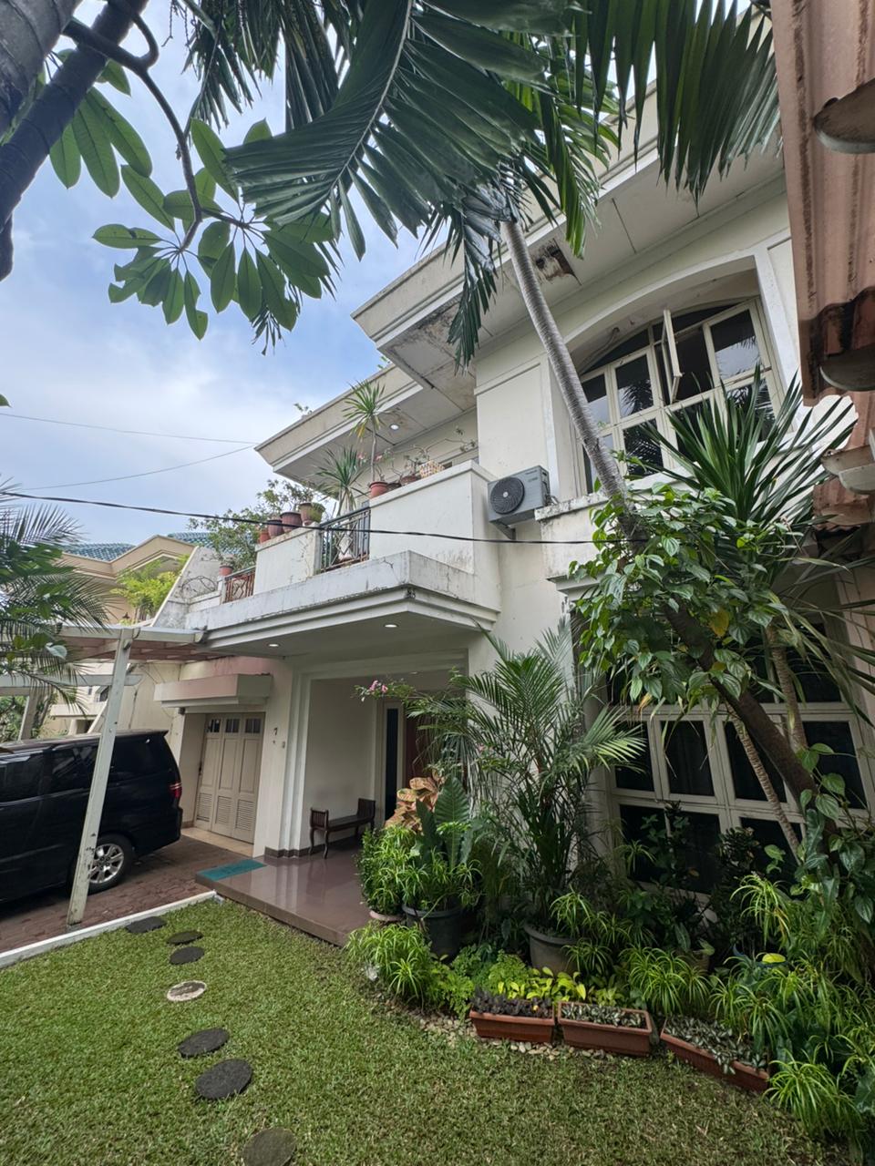 Dijual Rumah Asri & Luas Dalam Komplek Exclusive Ragunan, Jaksel — Garasi 6 Mobil