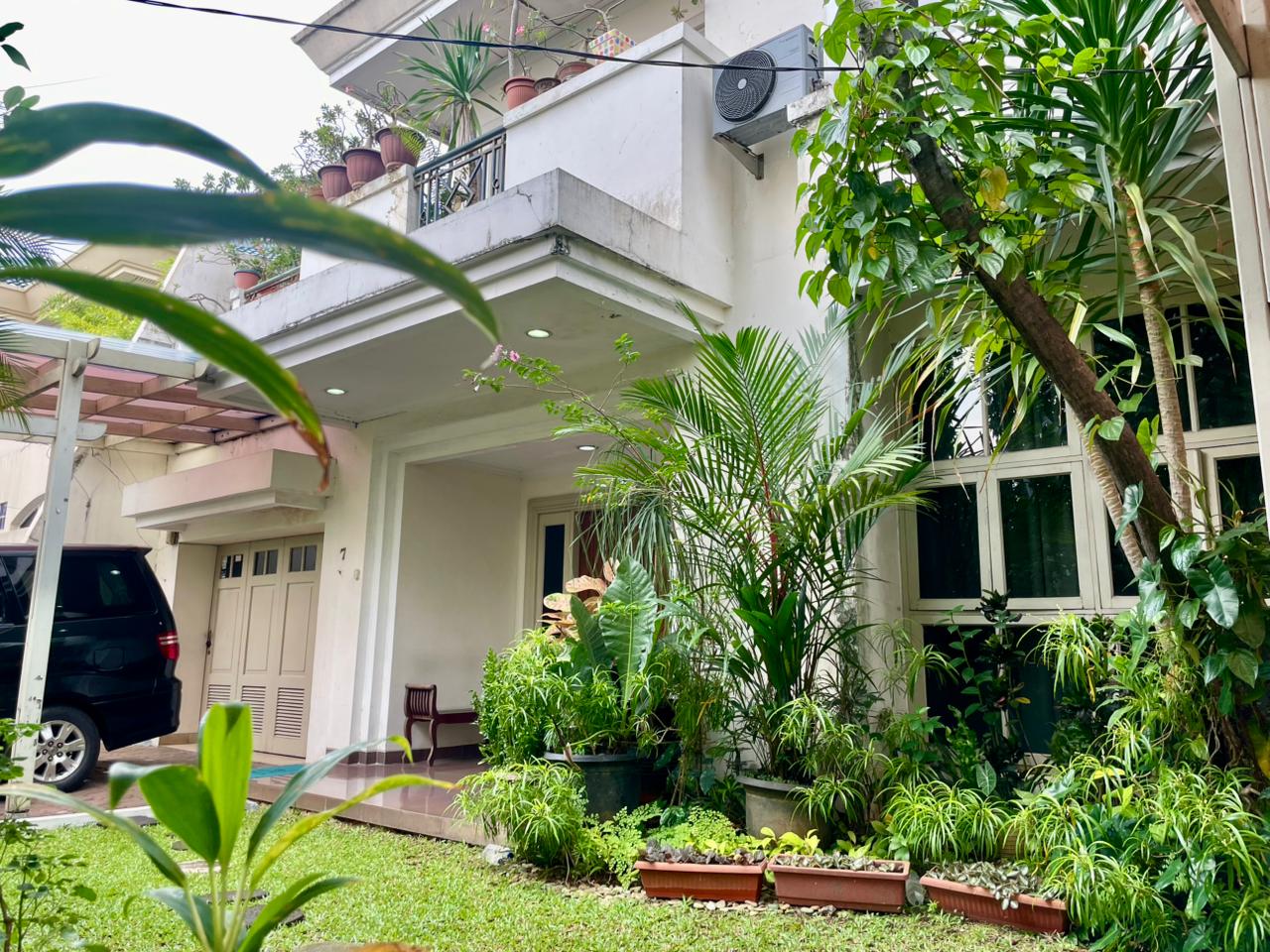 Dijual Rumah Asri & Luas Dalam Komplek Exclusive Ragunan, Jaksel — Garasi 6 Mobil