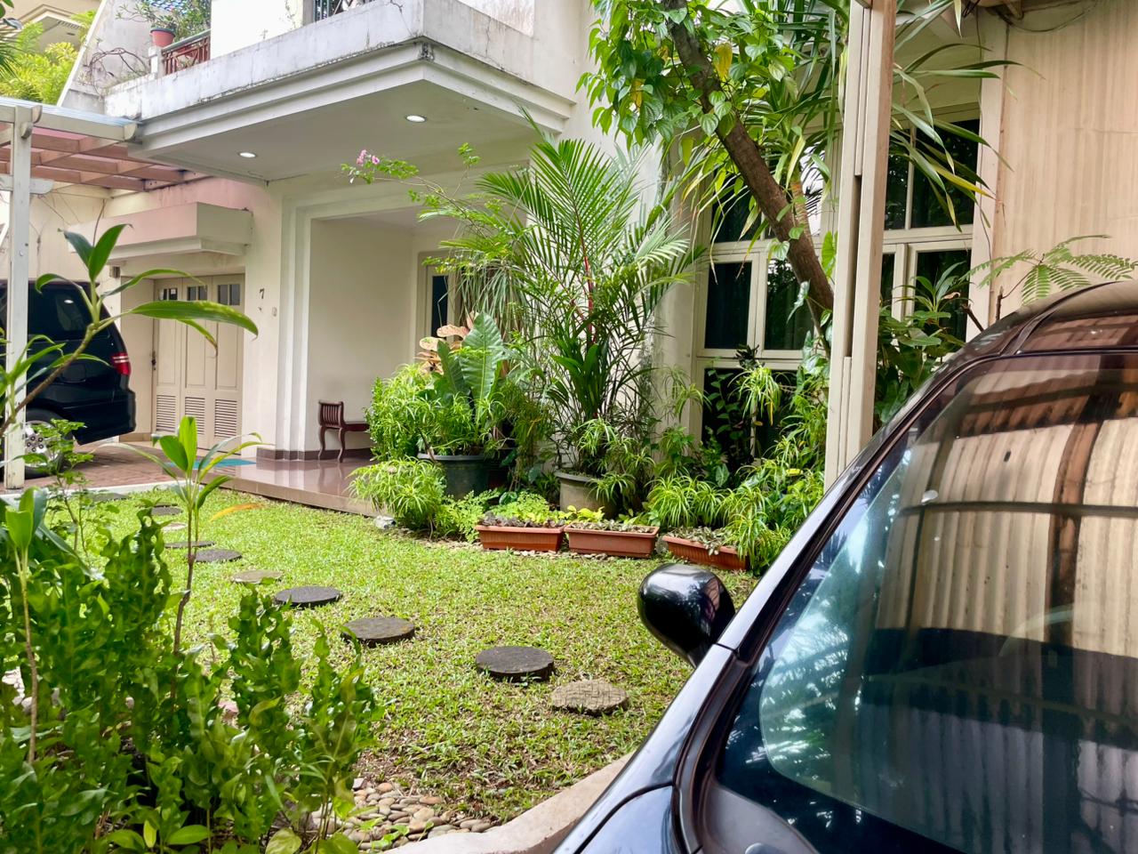 Dijual Rumah Asri & Luas Dalam Komplek Exclusive Ragunan, Jaksel — Garasi 6 Mobil