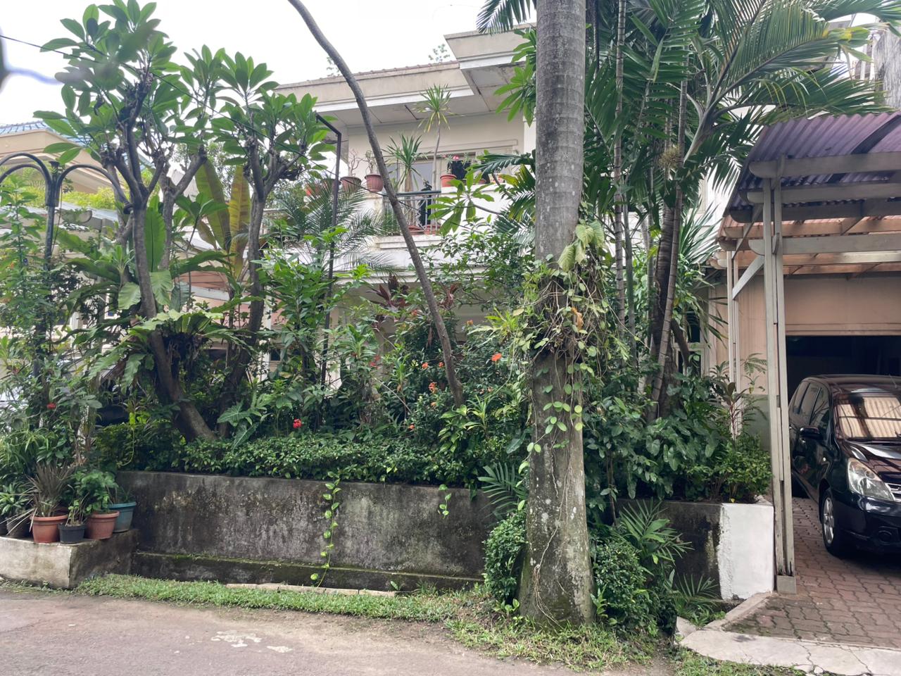 Dijual Rumah Asri & Luas Dalam Komplek Exclusive Ragunan, Jaksel — Garasi 6 Mobil