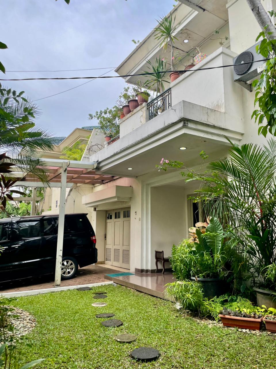 Dijual Rumah Asri & Luas Dalam Komplek Exclusive Ragunan, Jaksel — Garasi 6 Mobil