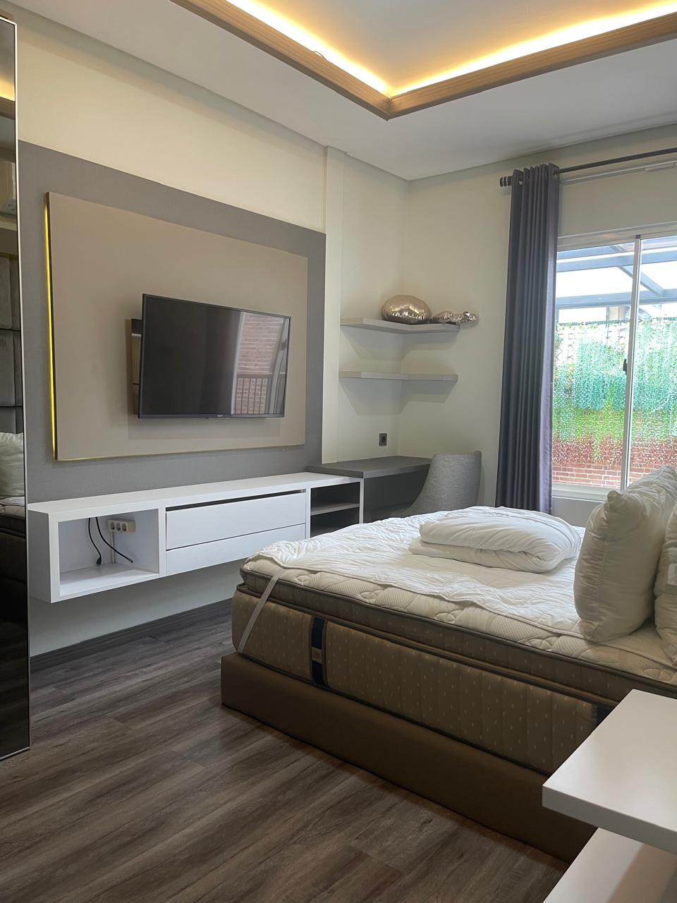 Rumah Cantik Full Furnished di Serenia Hills Lebak Bulus