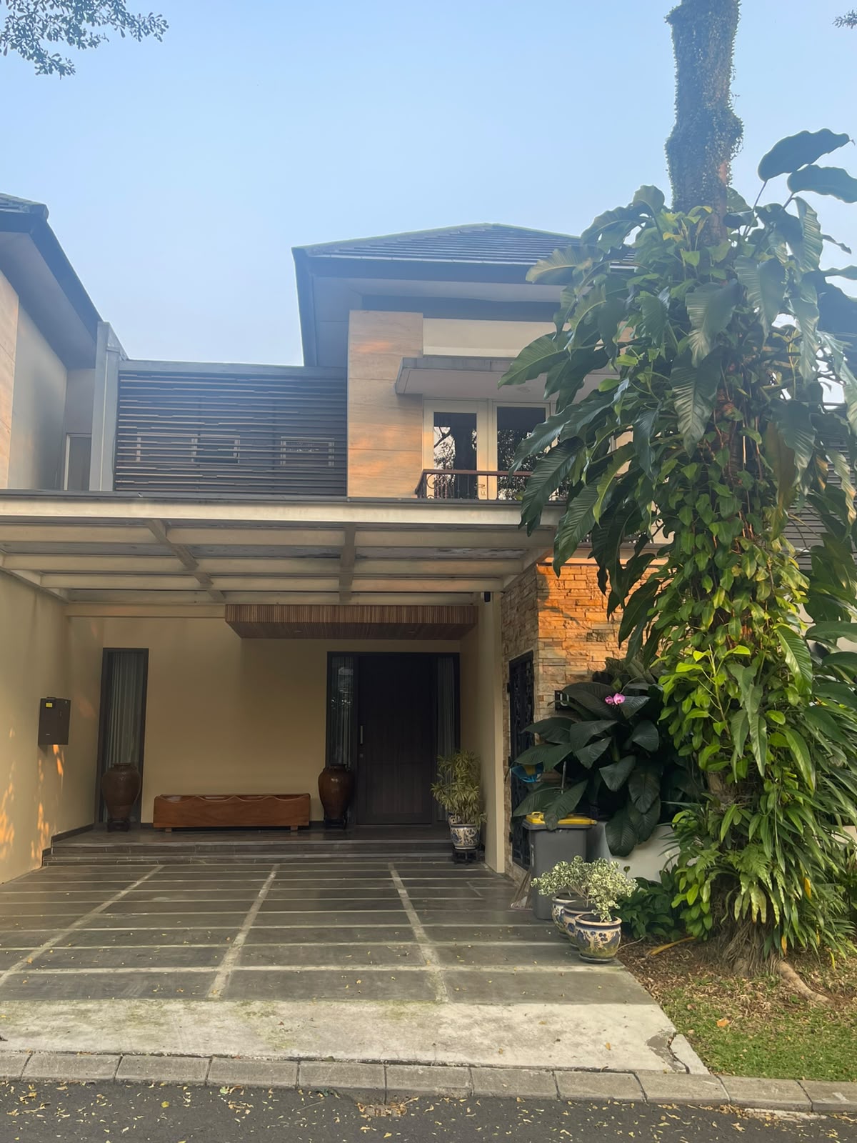 Rumah Cantik Full Furnished di Serenia Hills Lebak Bulus