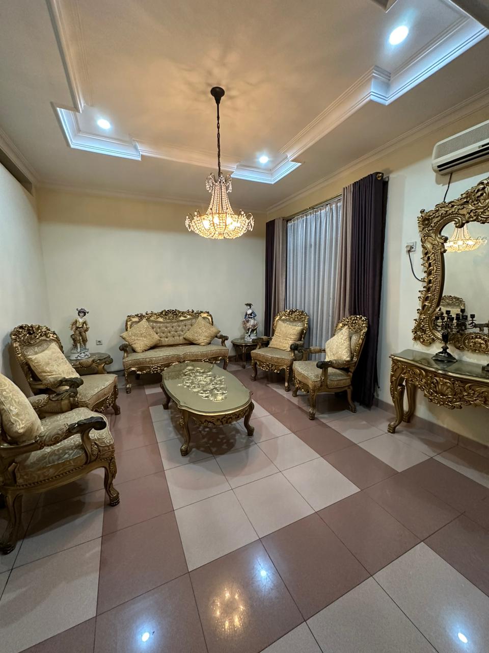Rumah Lama 2 Lantai di Tebet, Ada 11 KT, Cocok Jadi Kost2an