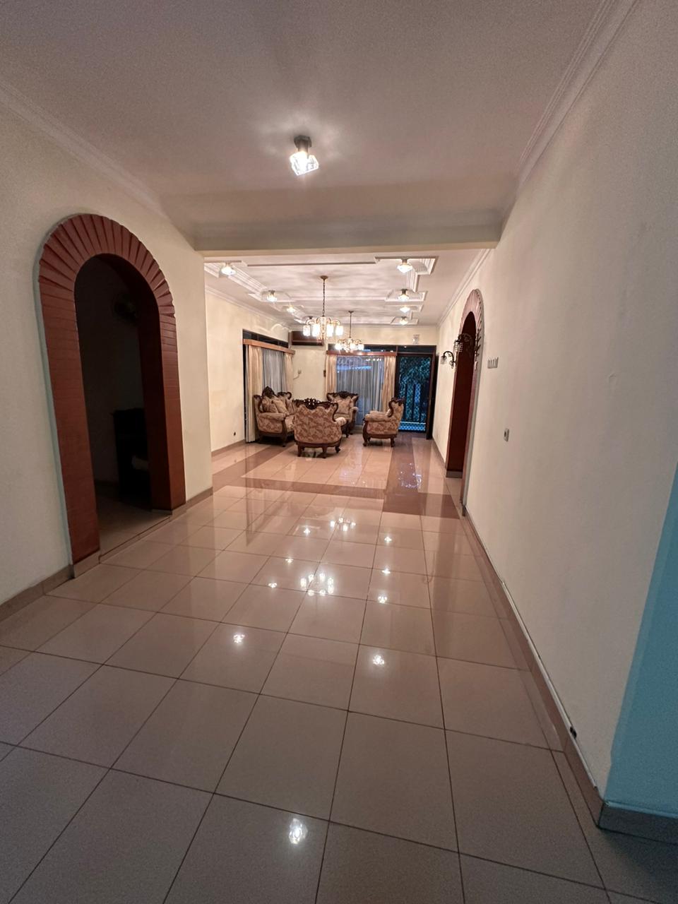 Rumah Lama 2 Lantai di Tebet, Ada 11 KT, Cocok Jadi Kost2an