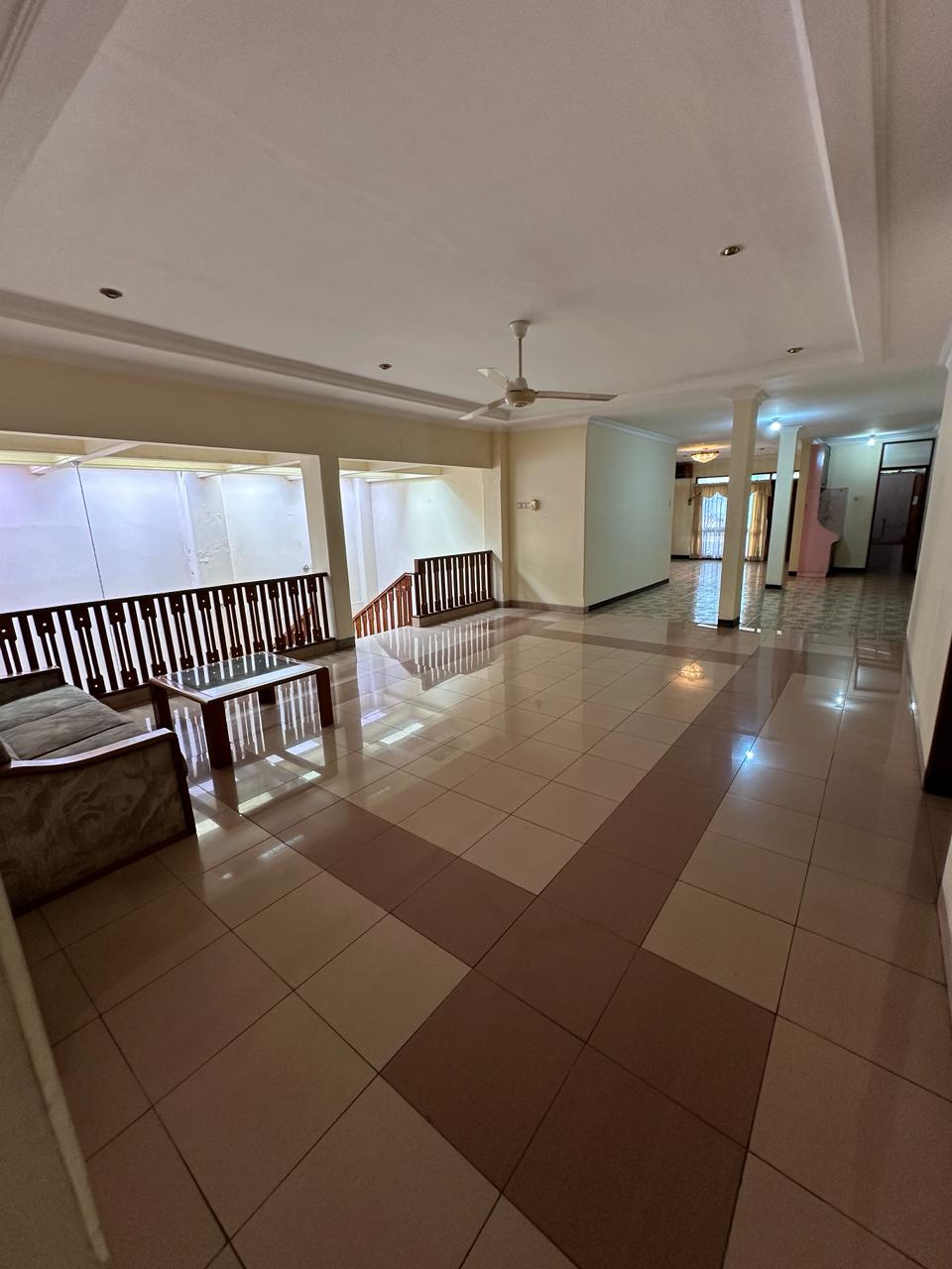Rumah Lama 2 Lantai di Tebet, Ada 11 KT, Cocok Jadi Kost2an