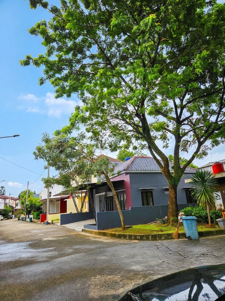 Rumah Brand New, Furnished, Dalam Townhouse, Lokasi Strategis, One Gate System, Row Jalan Lebar