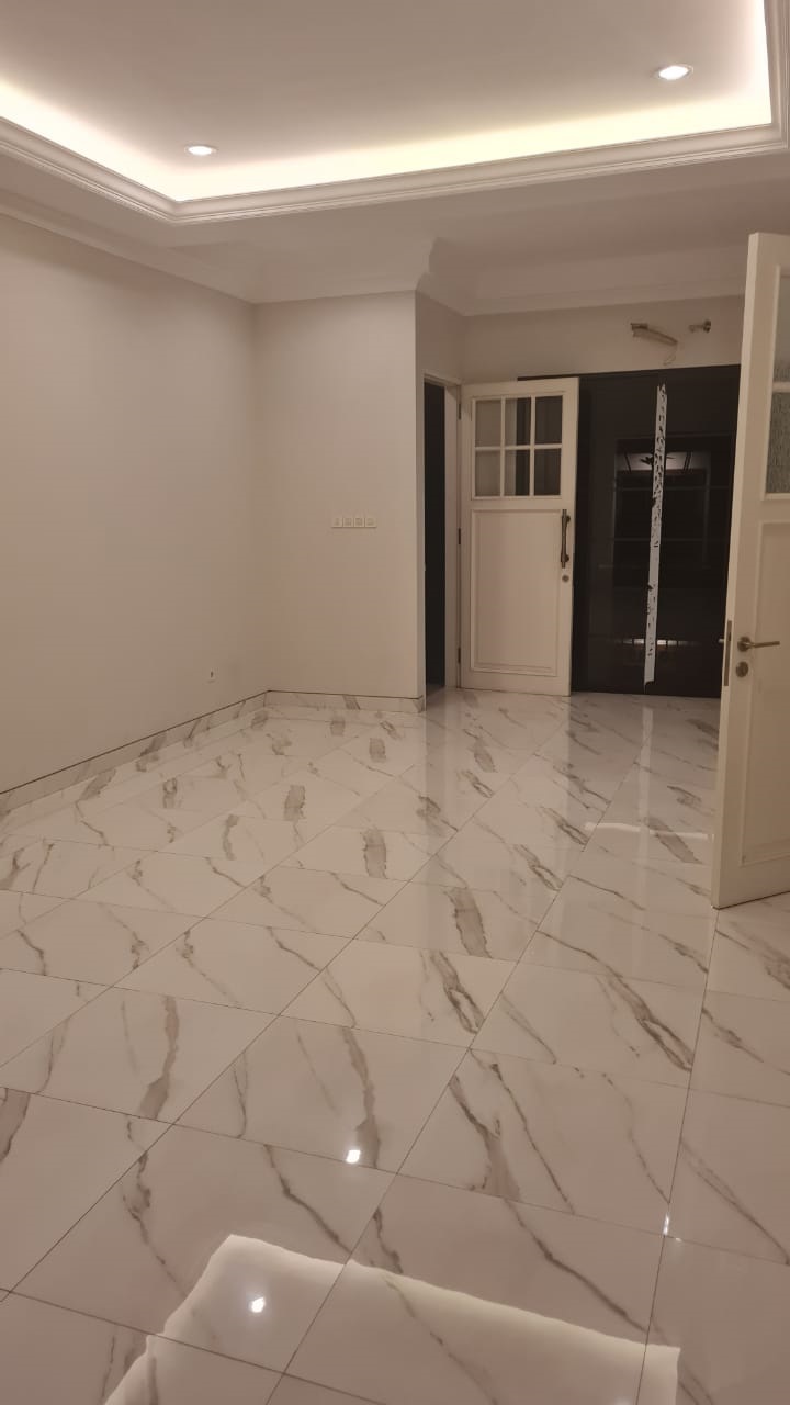 Rumah Baru di Cilandak Jakarta Selatan. 3 Lt. Siap Huni. Bisa KPR