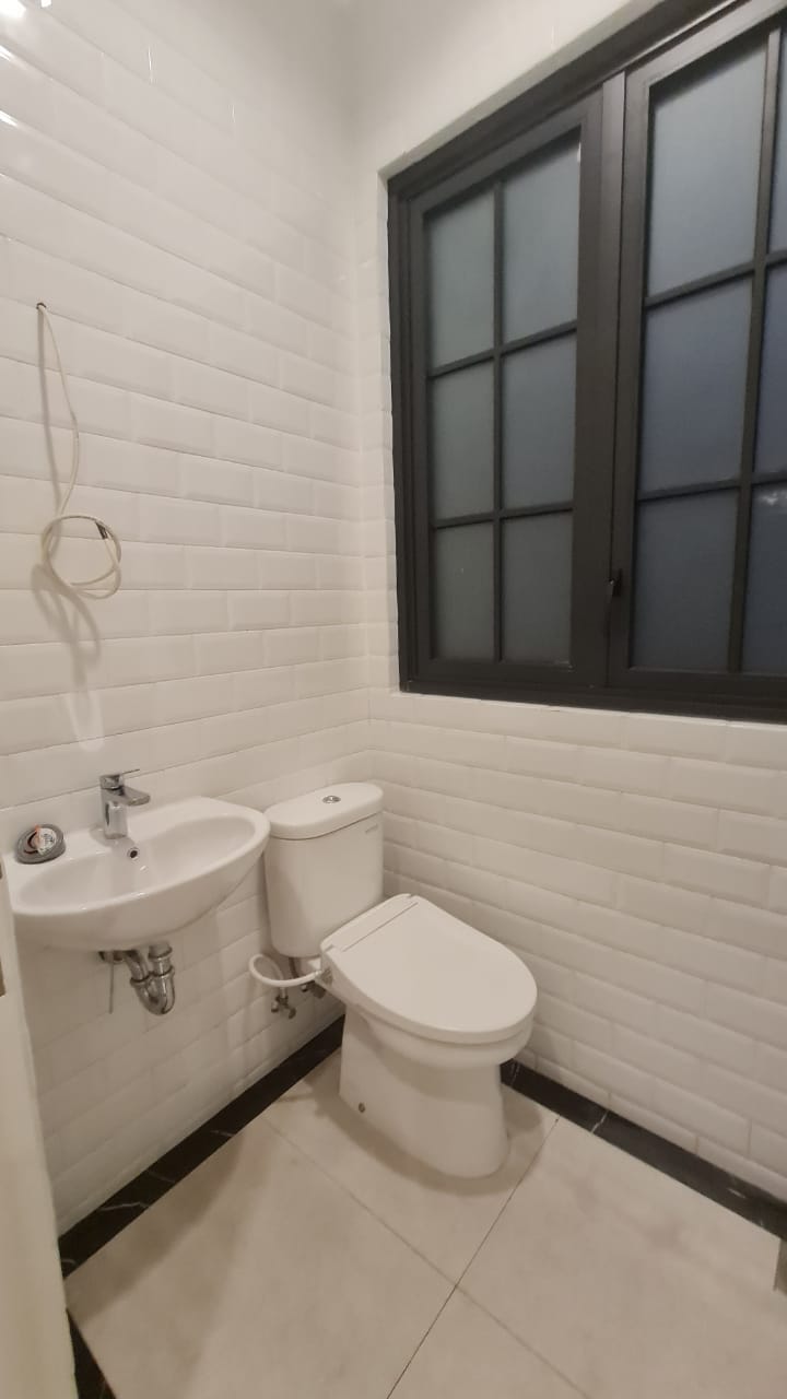 Rumah Baru di Cilandak Jakarta Selatan. 3 Lt. Siap Huni. Bisa KPR