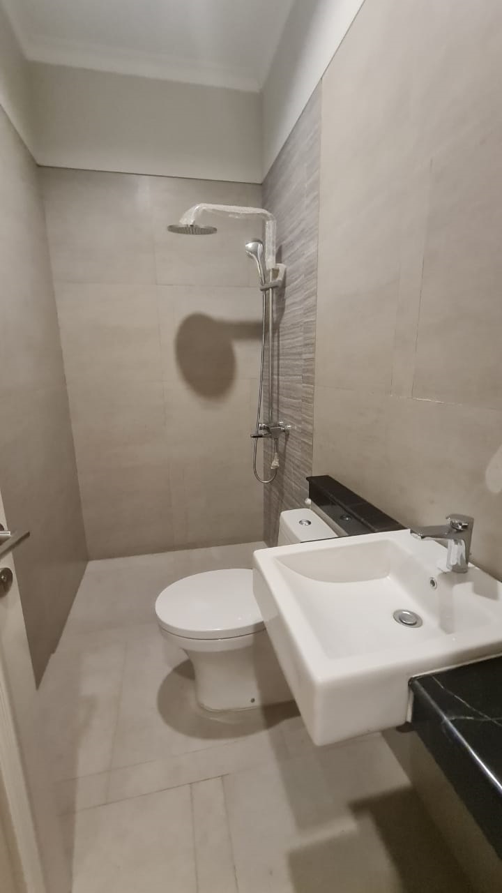 Rumah Baru di Cilandak Jakarta Selatan. 3 Lt. Siap Huni. Bisa KPR