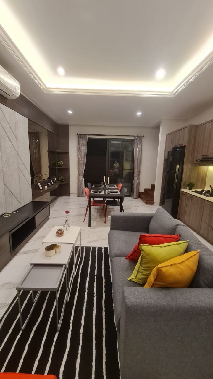 Rumah Baru di Cilandak Jakarta Selatan. 3 Lt. Siap Huni. Bisa KPR