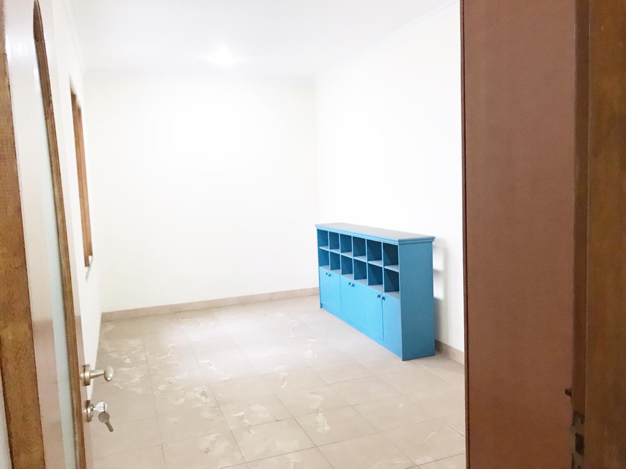 Rumah 2 Lantai 4 Kamar Tidur dengan Akses Dekat ke Pondok Indah Mall