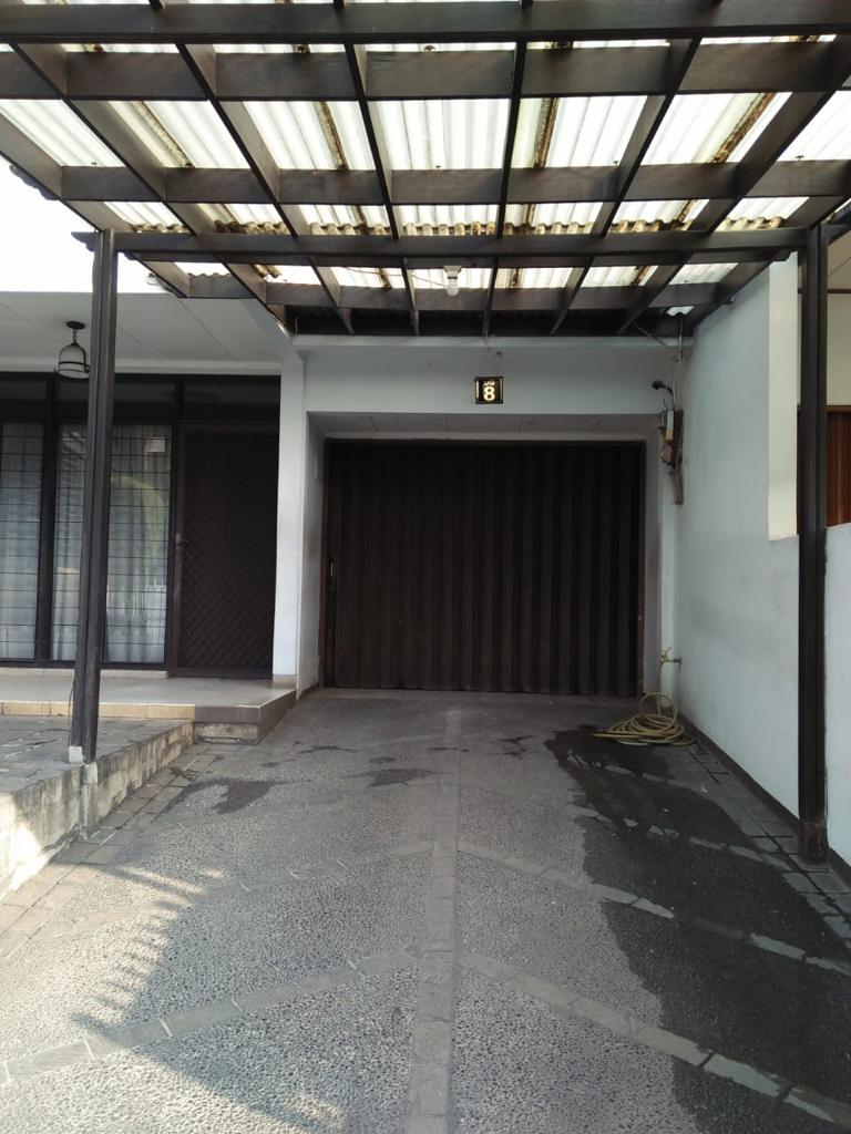 Rumah 2 Lantai Siap Huni di Pondok Indah, Dekat ke Tol TB Simatupang