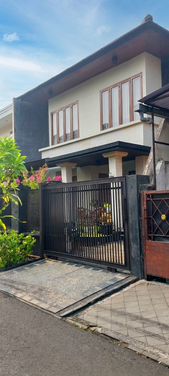 Rumah 2 Lantai di Pondok Indah, Semi Furnish, Hadap Timur