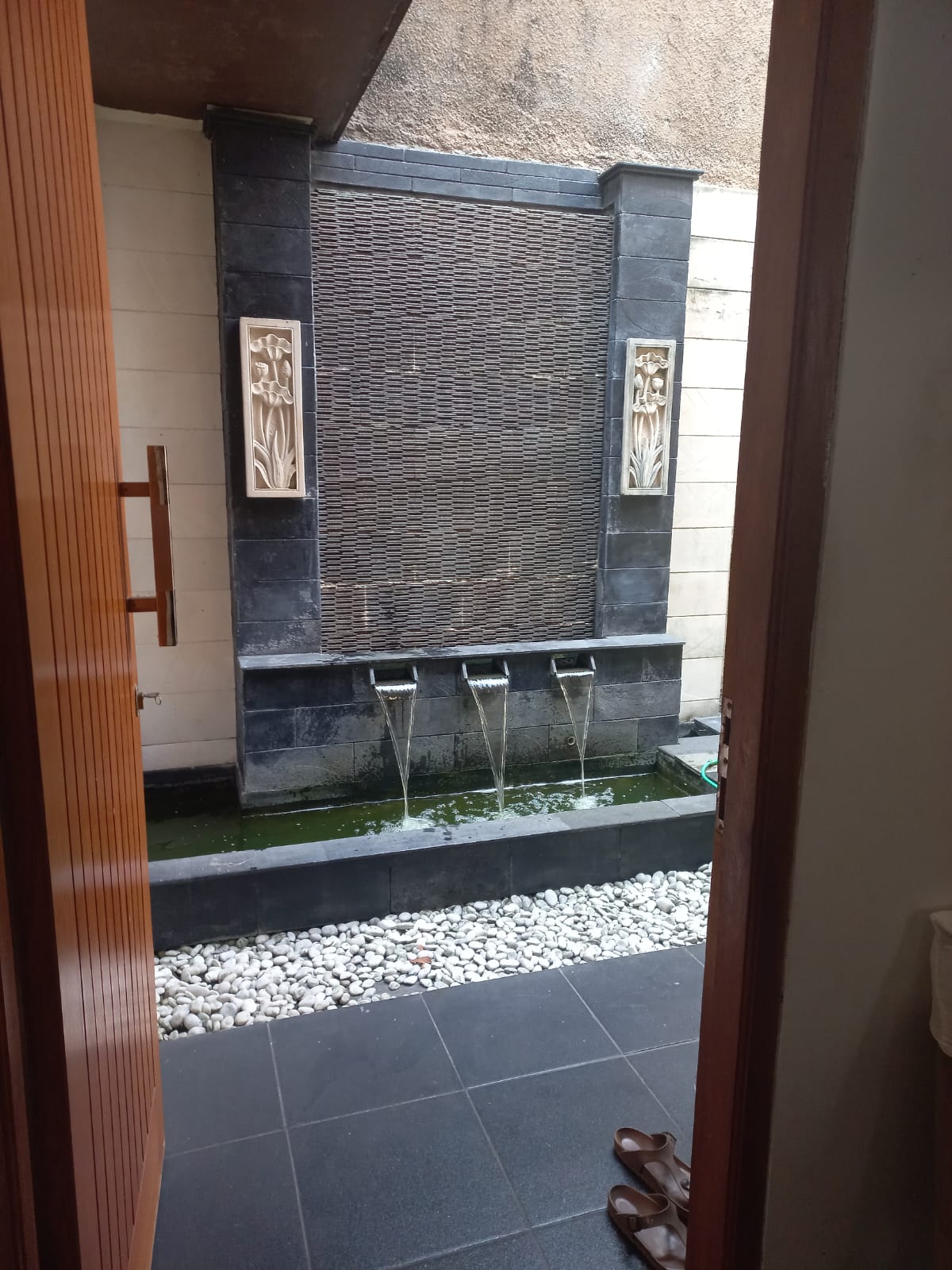 Rumah 2 Lantai di Pondok Indah, Semi Furnish, Hadap Timur