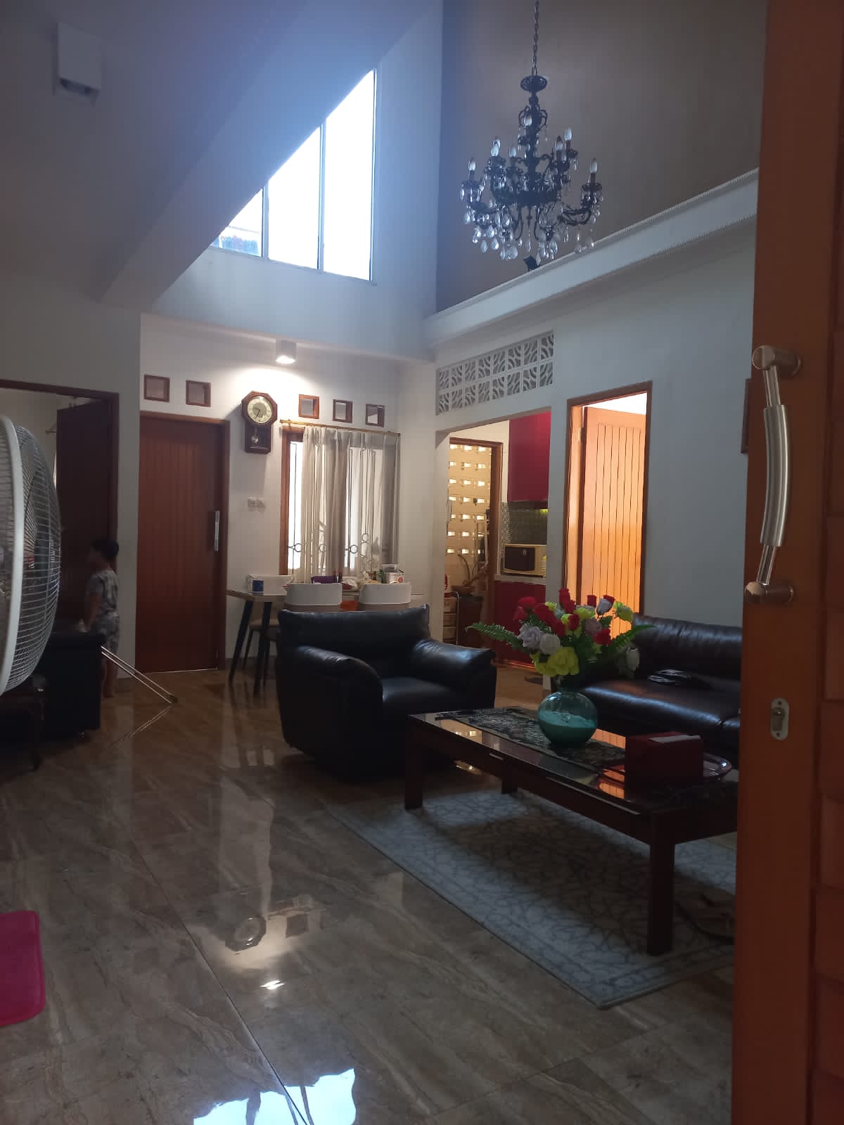Rumah 2 Lantai di Pondok Indah, Semi Furnish, Hadap Timur