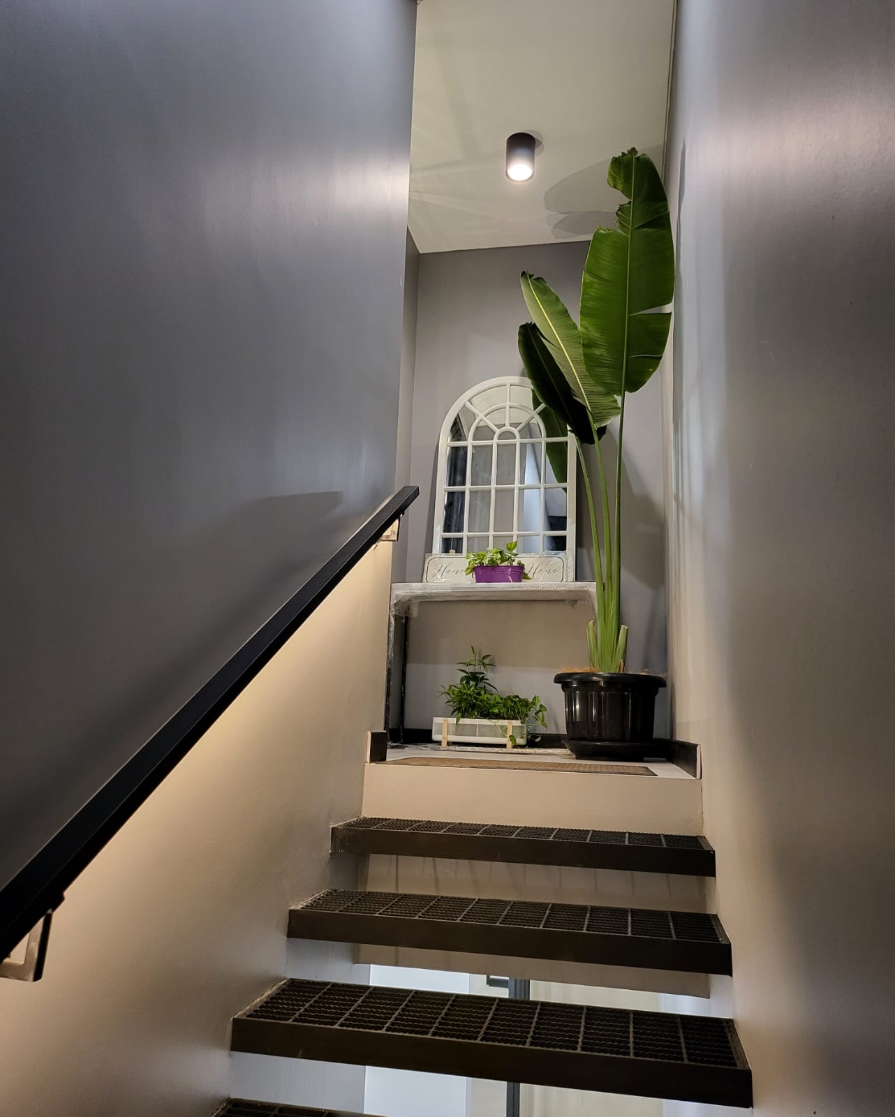 Rumah Brand New 3,5 Lantai di Pondok Indah, Ada Roof Top dan Kolam Renang, Carport 4 Mobil