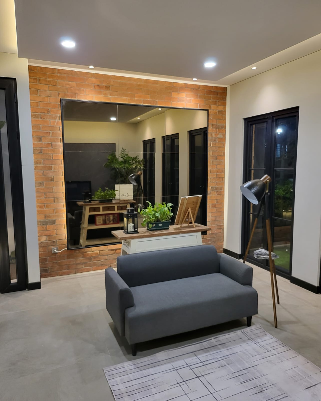 Rumah Brand New 3,5 Lantai di Pondok Indah, Ada Roof Top dan Kolam Renang, Carport 4 Mobil
