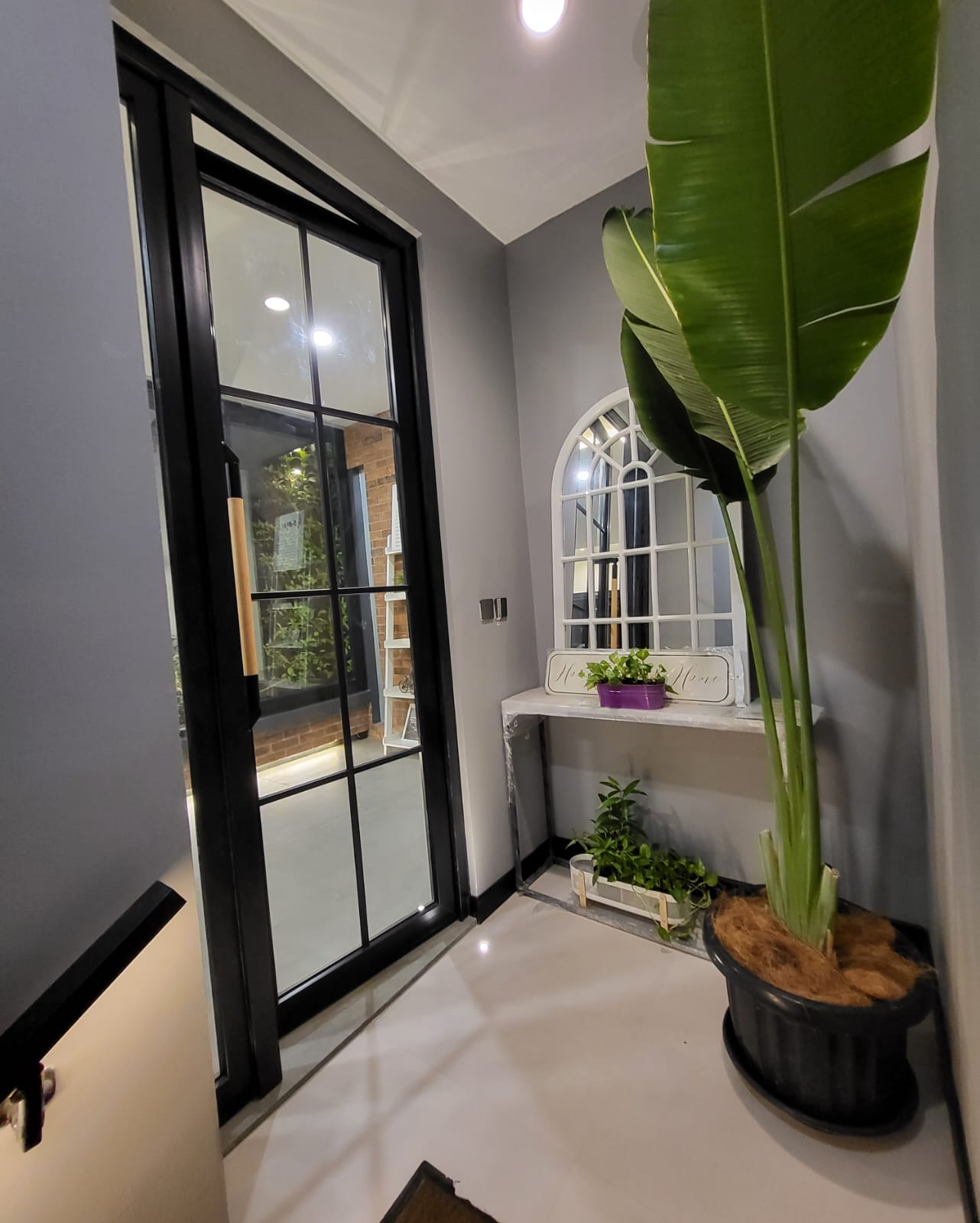 Rumah Brand New 3,5 Lantai di Pondok Indah, Ada Roof Top dan Kolam Renang, Carport 4 Mobil