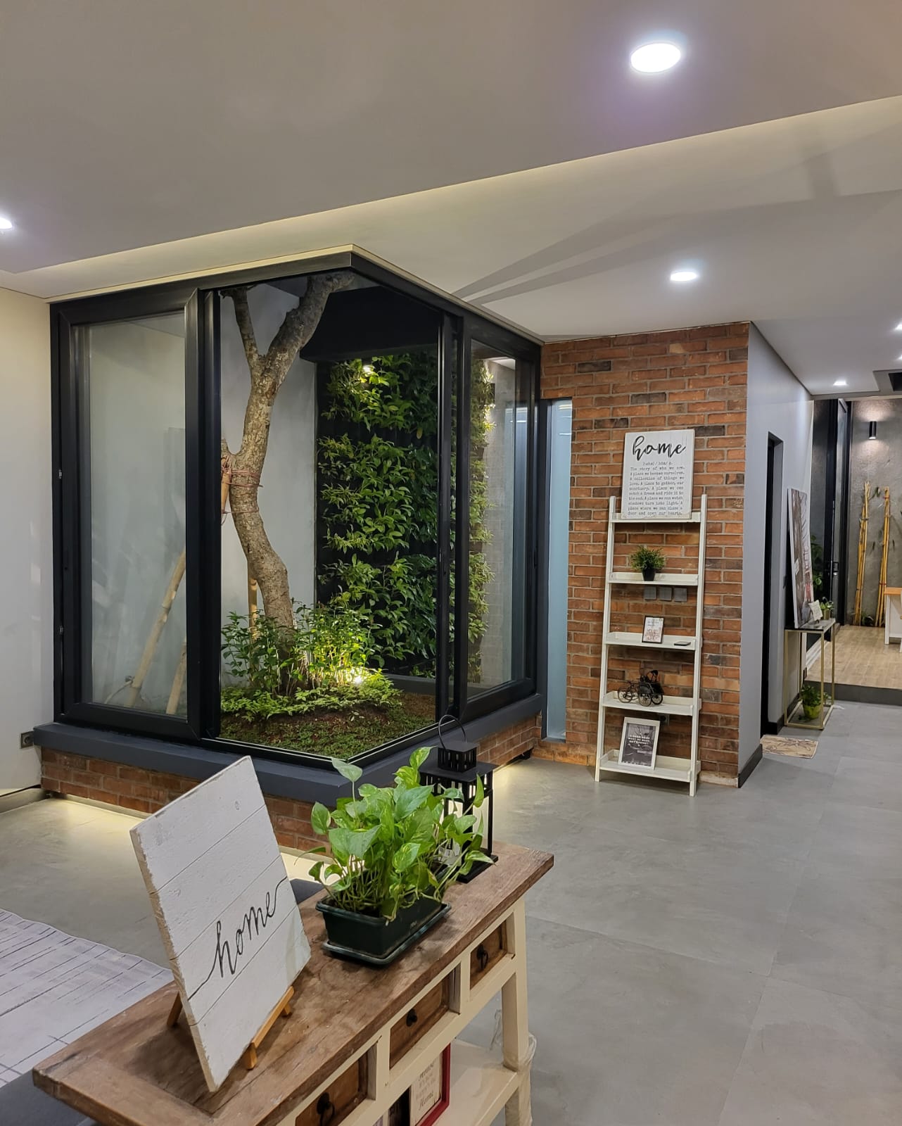 Rumah Brand New 3,5 Lantai di Pondok Indah, Ada Roof Top dan Kolam Renang, Carport 4 Mobil