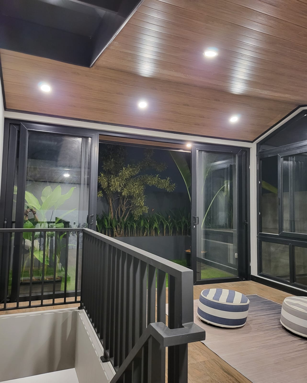 Rumah Brand New 3,5 Lantai di Pondok Indah, Ada Roof Top dan Kolam Renang, Carport 4 Mobil