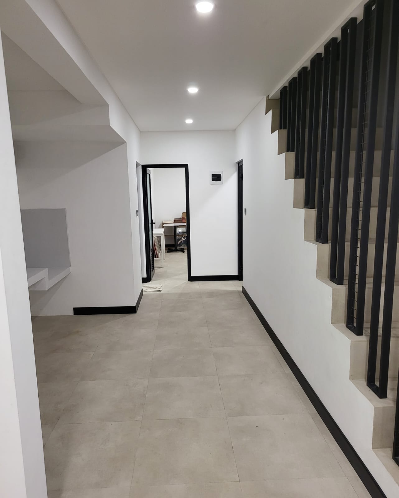 Rumah Brand New 3,5 Lantai di Pondok Indah, Ada Roof Top dan Kolam Renang, Carport 4 Mobil